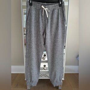 Vuori Performance Joggers - size Small